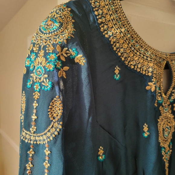 Indian Sharara 3 piece Suit - Picture 6 of 7